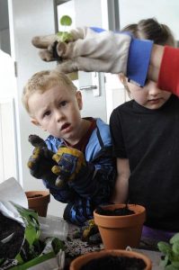 Kinder kids in creative mood
