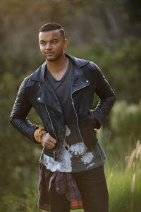 Star to announce winners