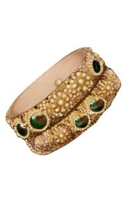 Jewellery raiders enter through flyscreen