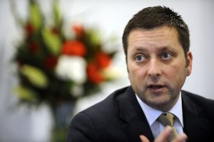‘They should sing’, says Guy