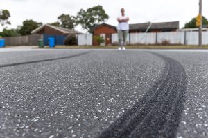 Hoons tear up street