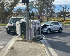 Cranbourne car collision causes traffic chaos