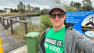 Resident cleans up Lyndhurst
