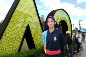 Ballkids catch tennis fever
