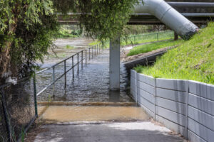 Flood warning for Dandenong Creek, Bunyip River